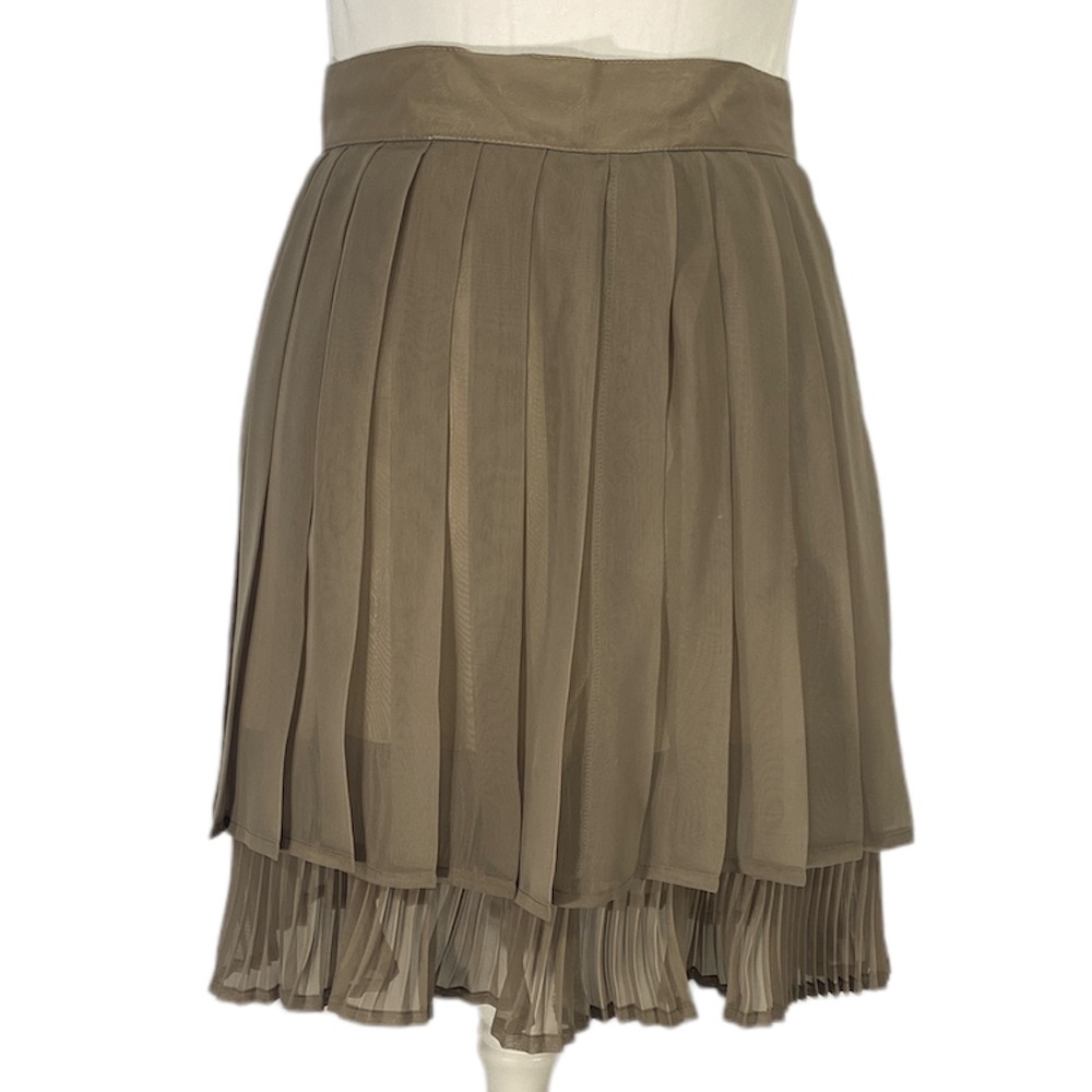 Pleated skirt. Size 42